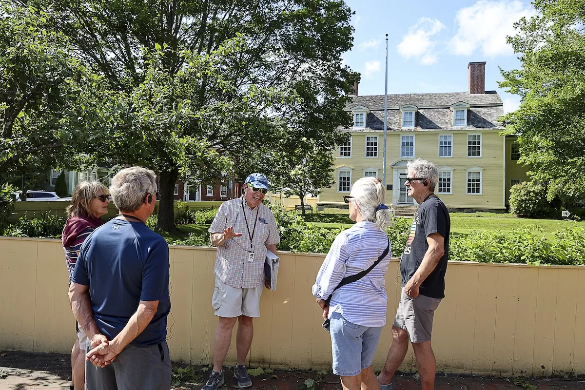 Walking Tour outside of the John Paul Jones House